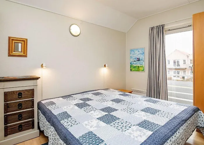 4 Person In Rudkobing-by Traum *