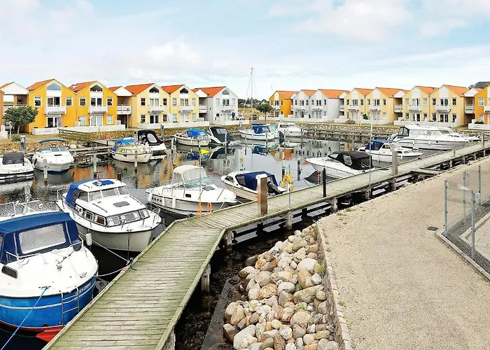 4 Person In Rudkobing-by Traum *